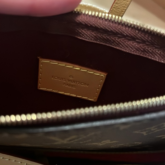 LV Carryall PM Bag - Picture 16 of 17